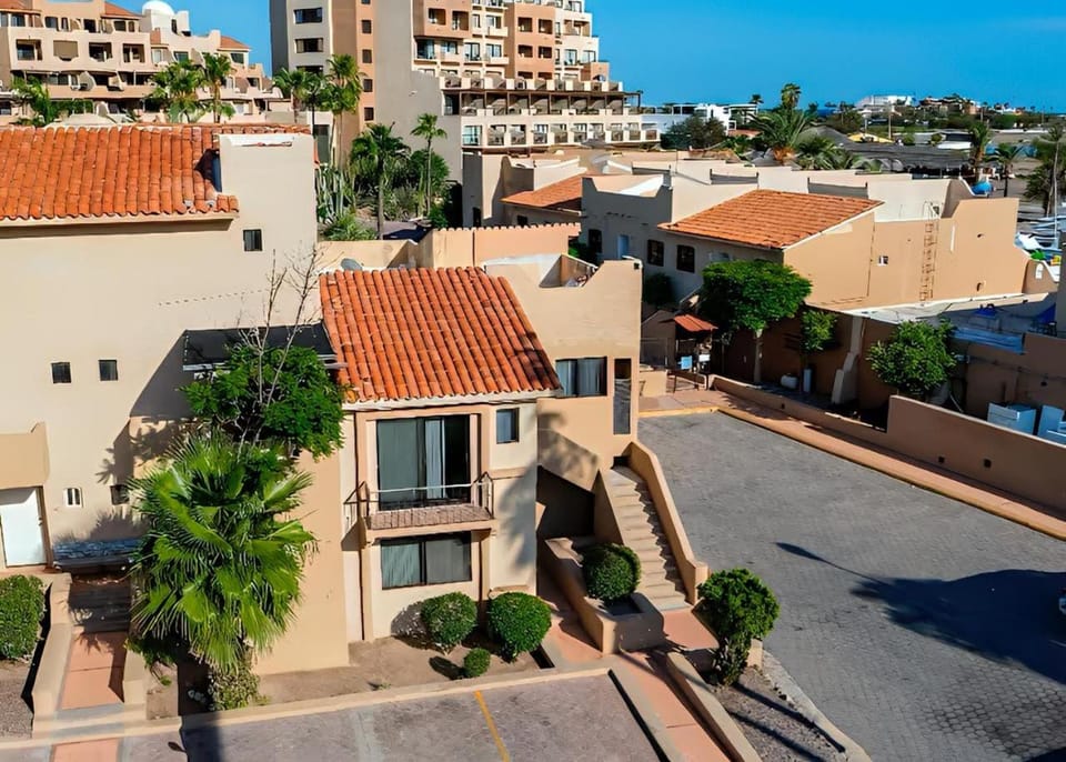 Bird's eye view, Location