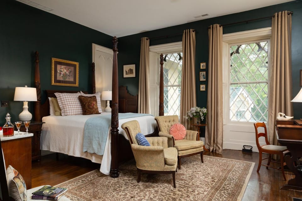 Bed, Photo of the whole room, Seating area, Bedroom
