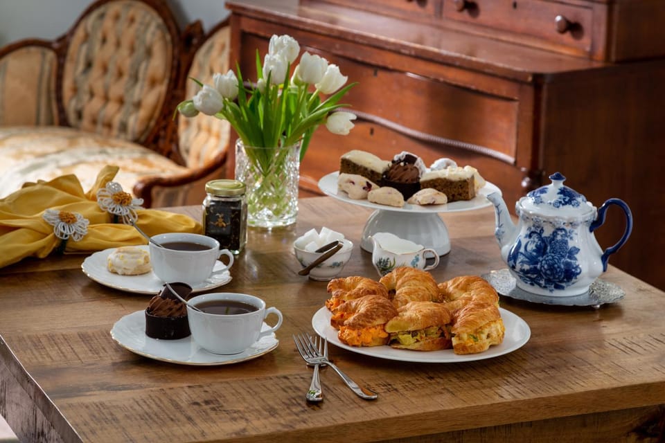 Coffee/tea facilities, Food and drinks, Food, Breakfast