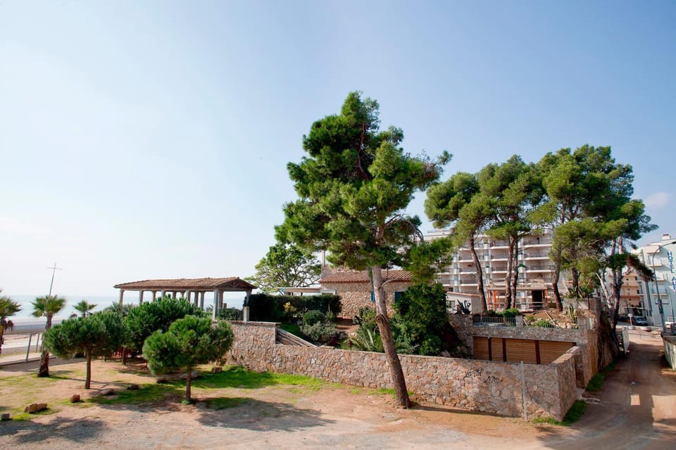 Property building, Off site, Day