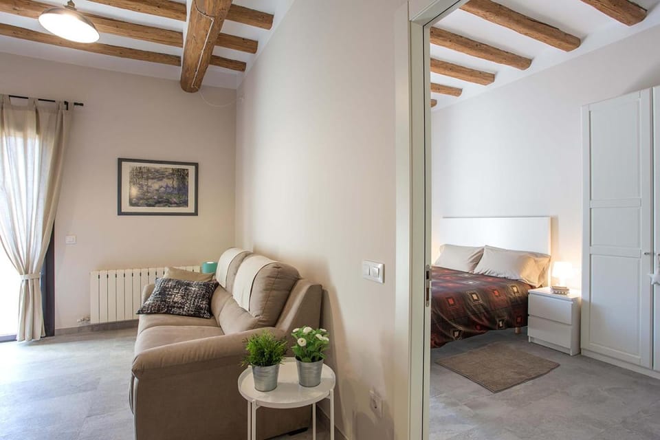 Living room, Seating area, Dining area, Bedroom, Family