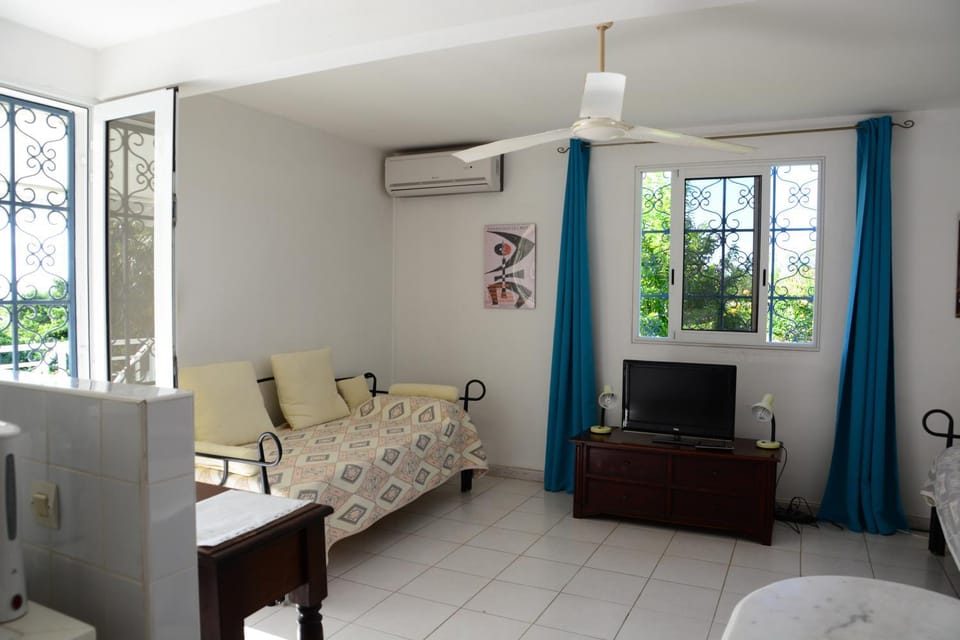 Bed, Living room