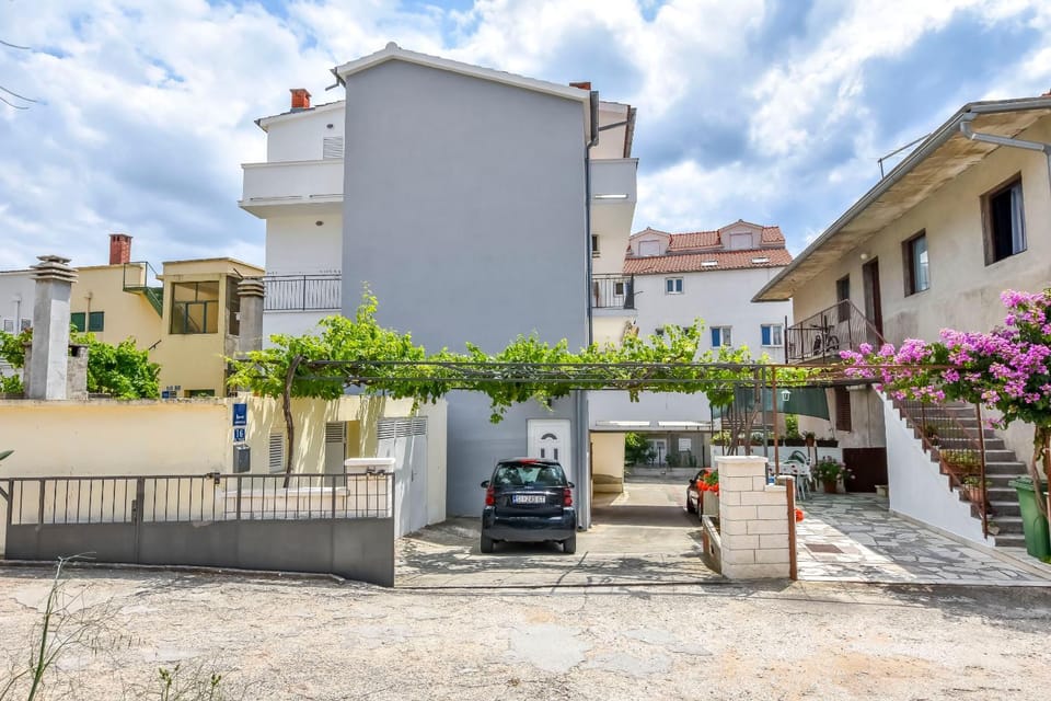 Property building, Facade/entrance