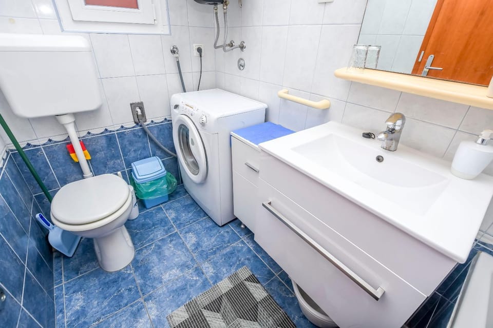 Shower, Toilet, Bathroom, washing machine