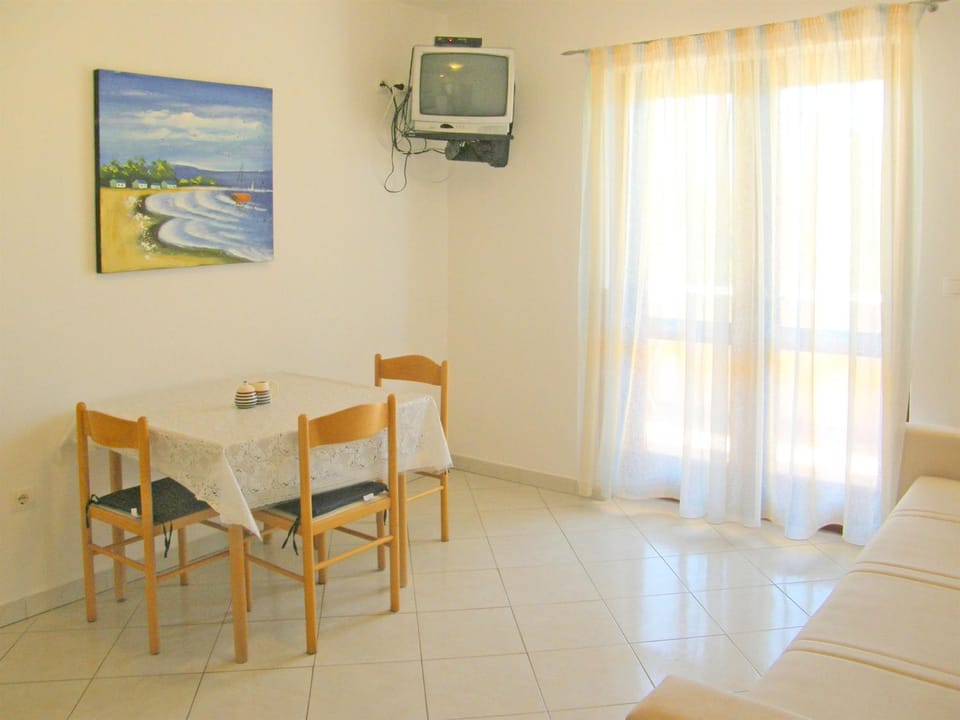 TV and multimedia, Dining area