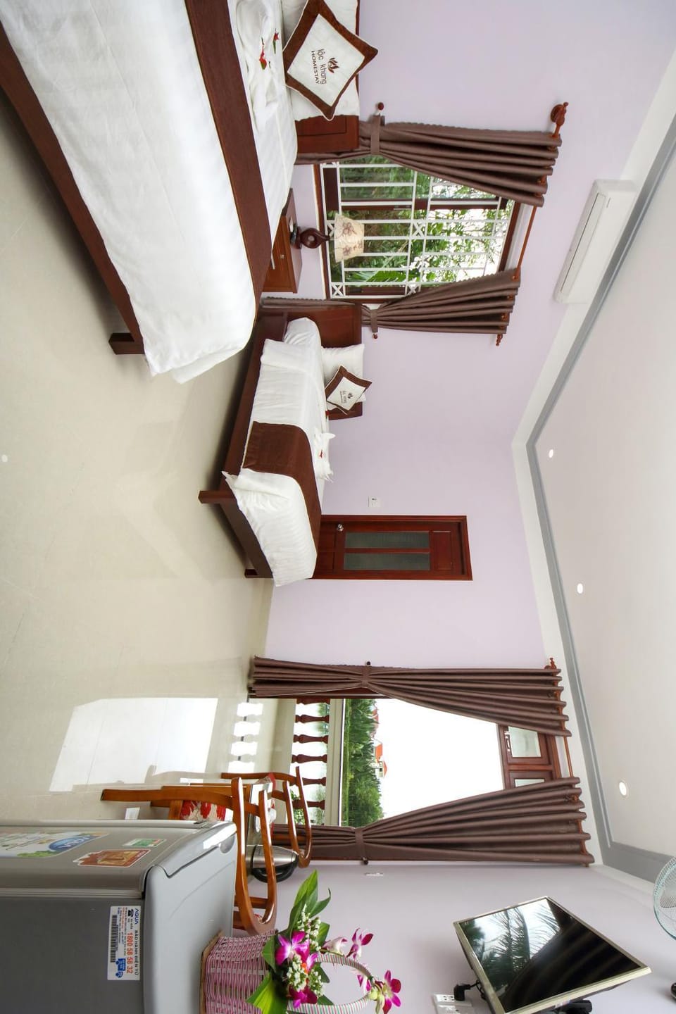 Property building, Patio, Staff, Restaurant/places to eat, Communal lounge/ TV room, Facade/entrance, Food close-up, People, Property logo or sign, Activities, Bird's eye view, BBQ facilities, Billiard, Bowling, Casino, Place of worship, Darts, Fishing, Game Room, Garden, Golfcourse, Horse-riding, Hot Spring Bath, Hot Tub, Karaoke, Library, Massage, Minigolf, Nightclub / DJ, Sauna, On-site shops, Solarium, Steam room, View (from property/room), Balcony/Terrace, Lobby or reception, Spa and wellness centre/facilities, Fitness centre/facilities, Food and drinks, Other, Business facilities, Banquet/Function facilities, Decorative detail, Floor plan, Beach, Aqua park, Canoeing, Hiking, Cycling, Diving, Kids's club, Evening entertainment, Logo/Certificate/Sign, Animals, Communal kitchen, Food, Text overlay, Pets, Guests, City view, Garden view, Lake view, Landmark view, Mountain view, Pool view, River view, Sea view, Street view, Area and facilities, Swimming pool, Entertainment, Meals, Breakfast, Continental breakfast, Buffet breakfast, Asian breakfast, Italian breakfast, American breakfast, Lunch, Dinner, Drinks, Alcoholic drinks, Non alcoholic drinks, children, young children, older children, group of guests, Certificate/Award, Open Air Bath, Public Bath, Family