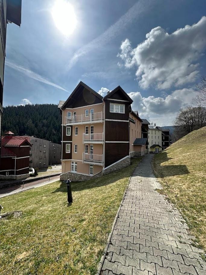 Property building, Spring, Day, Neighbourhood, Natural landscape, Mountain view, Street view