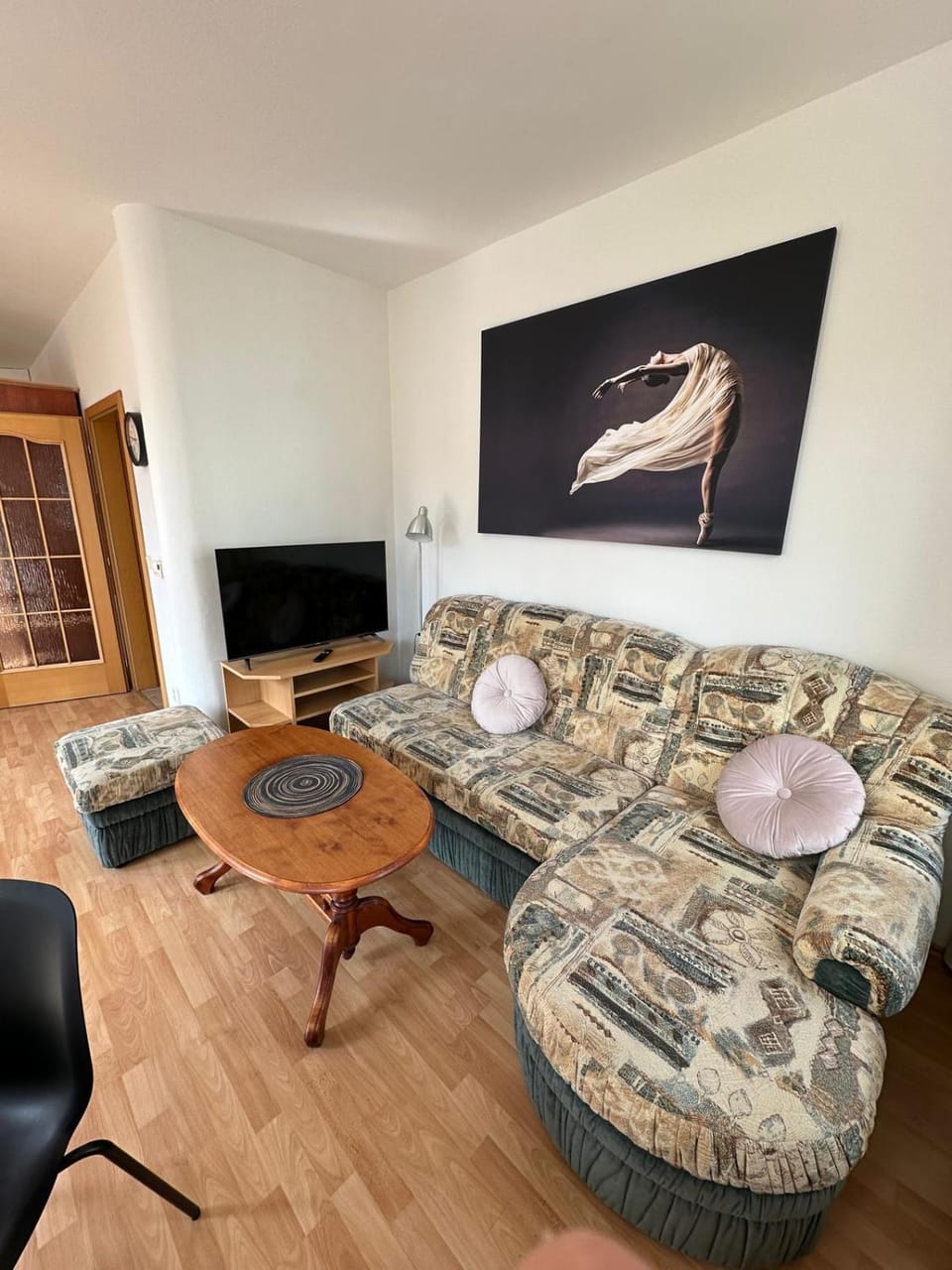 Communal lounge/ TV room, TV and multimedia, Living room, Seating area, Evening entertainment