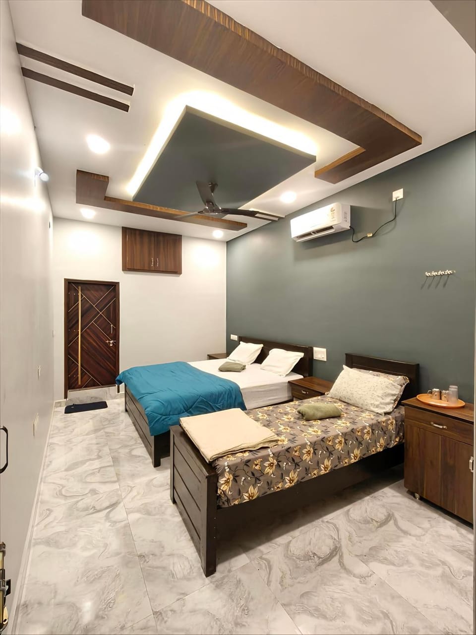 Bed, Photo of the whole room, Seating area, Bedroom, air conditioner