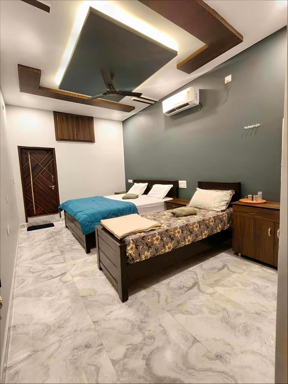 Bed, Photo of the whole room, Seating area, Bedroom, air conditioner