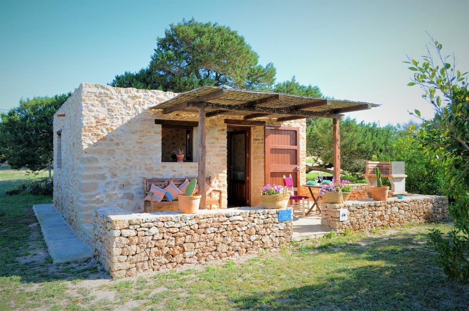 Property building, Patio, Spring, Day, Garden, Garden view