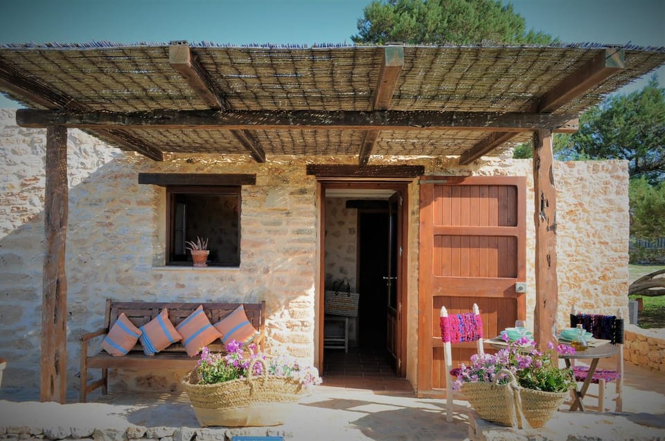 Property building, Patio, Day, Garden, Garden view
