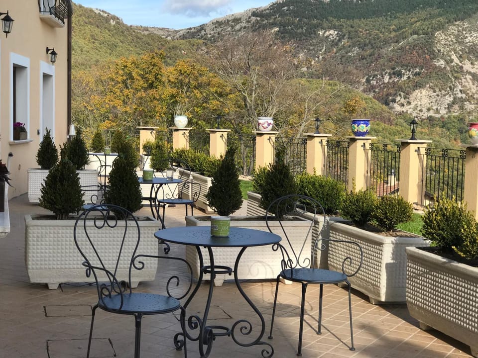 Balcony/Terrace, Mountain view