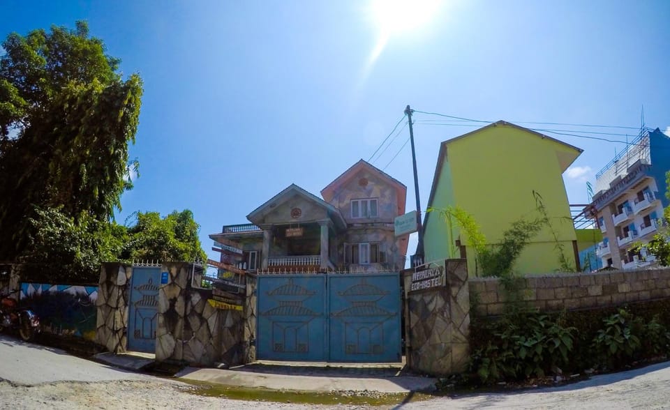 Off site, Location