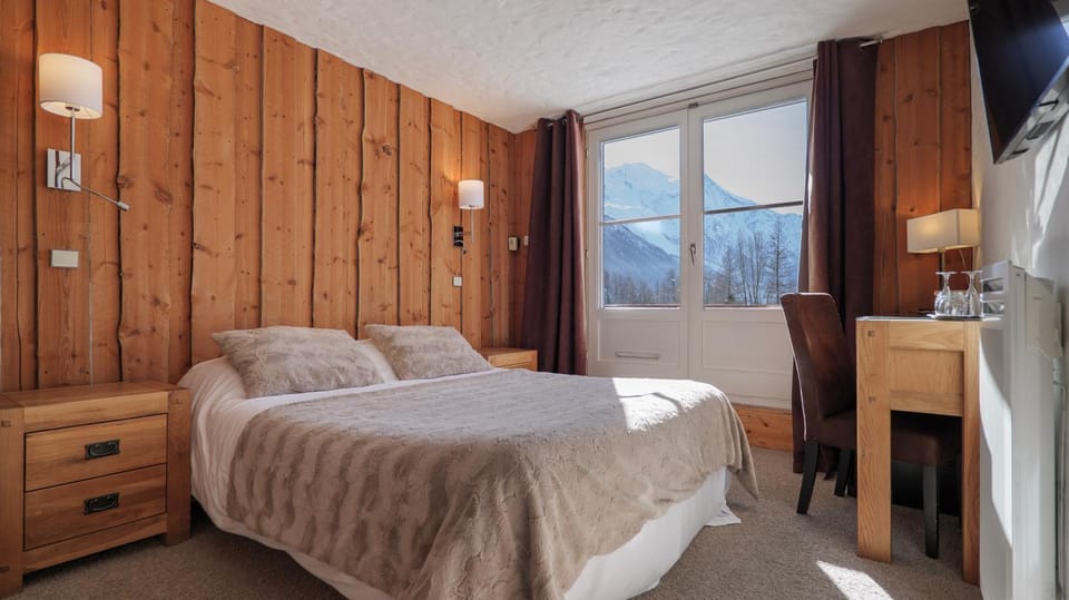 Bed, Photo of the whole room, Bedroom, Mountain view