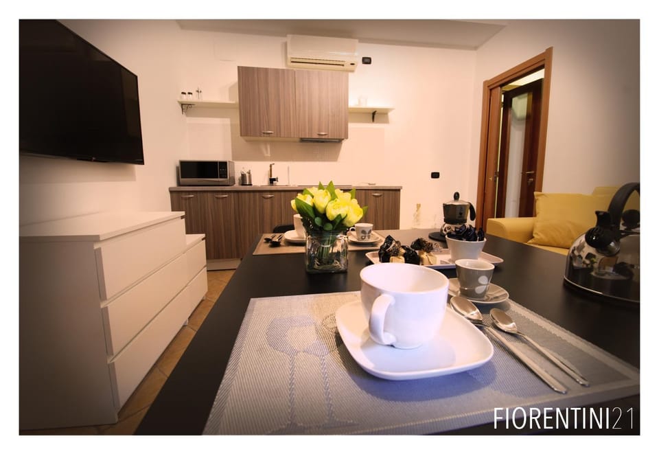 Kitchen or kitchenette, Dining area, Communal kitchen