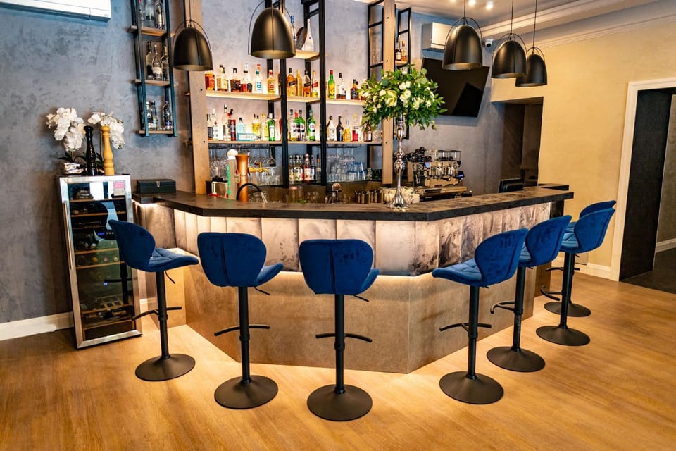 Lounge or bar, Food and drinks, Drinks