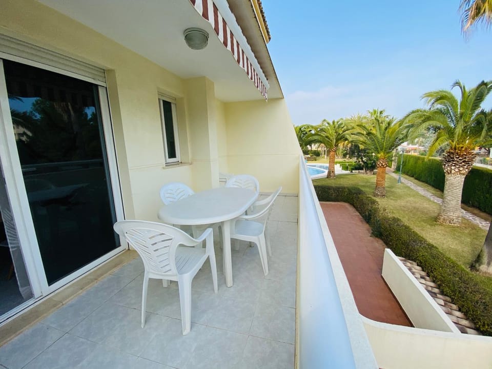 Facade/entrance, Balcony/Terrace, Garden view