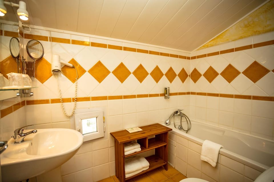 Bathroom, Other, Swimming pool