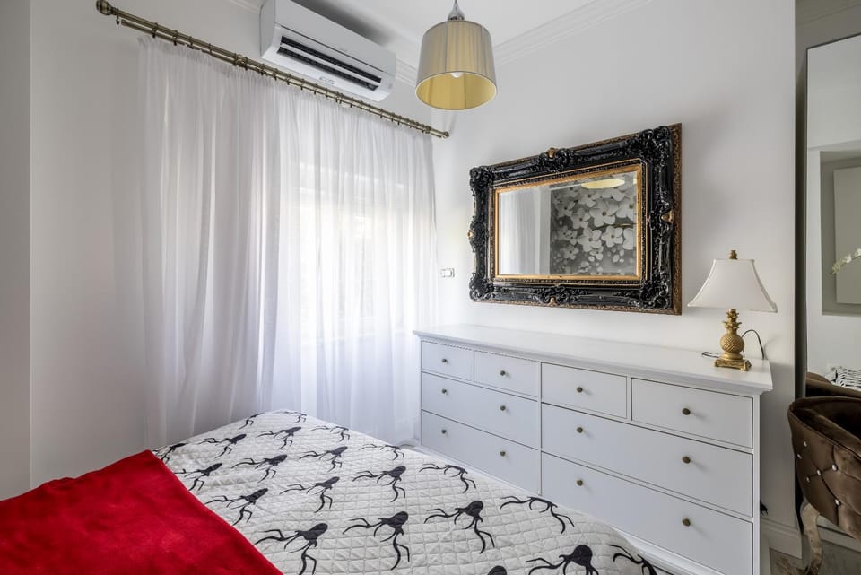 Bed, Photo of the whole room, Bedroom, air conditioner