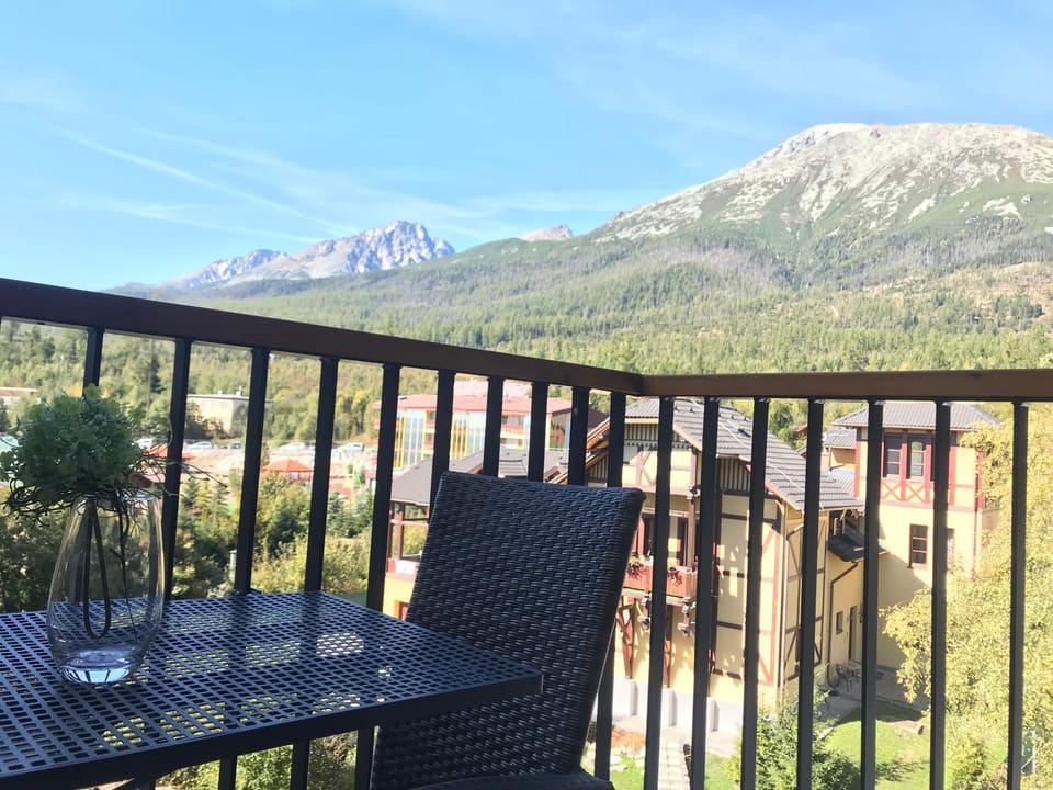 Balcony/Terrace, Landmark view, Mountain view