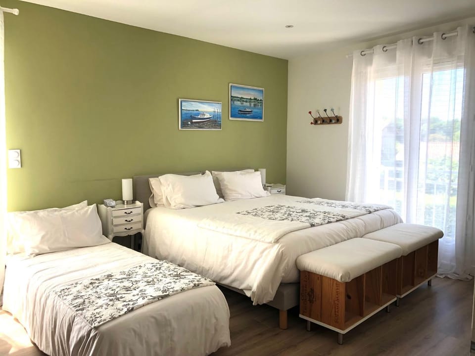 Bed, Photo of the whole room
