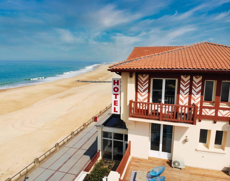 Property building, Balcony/Terrace, Beach, Sea view