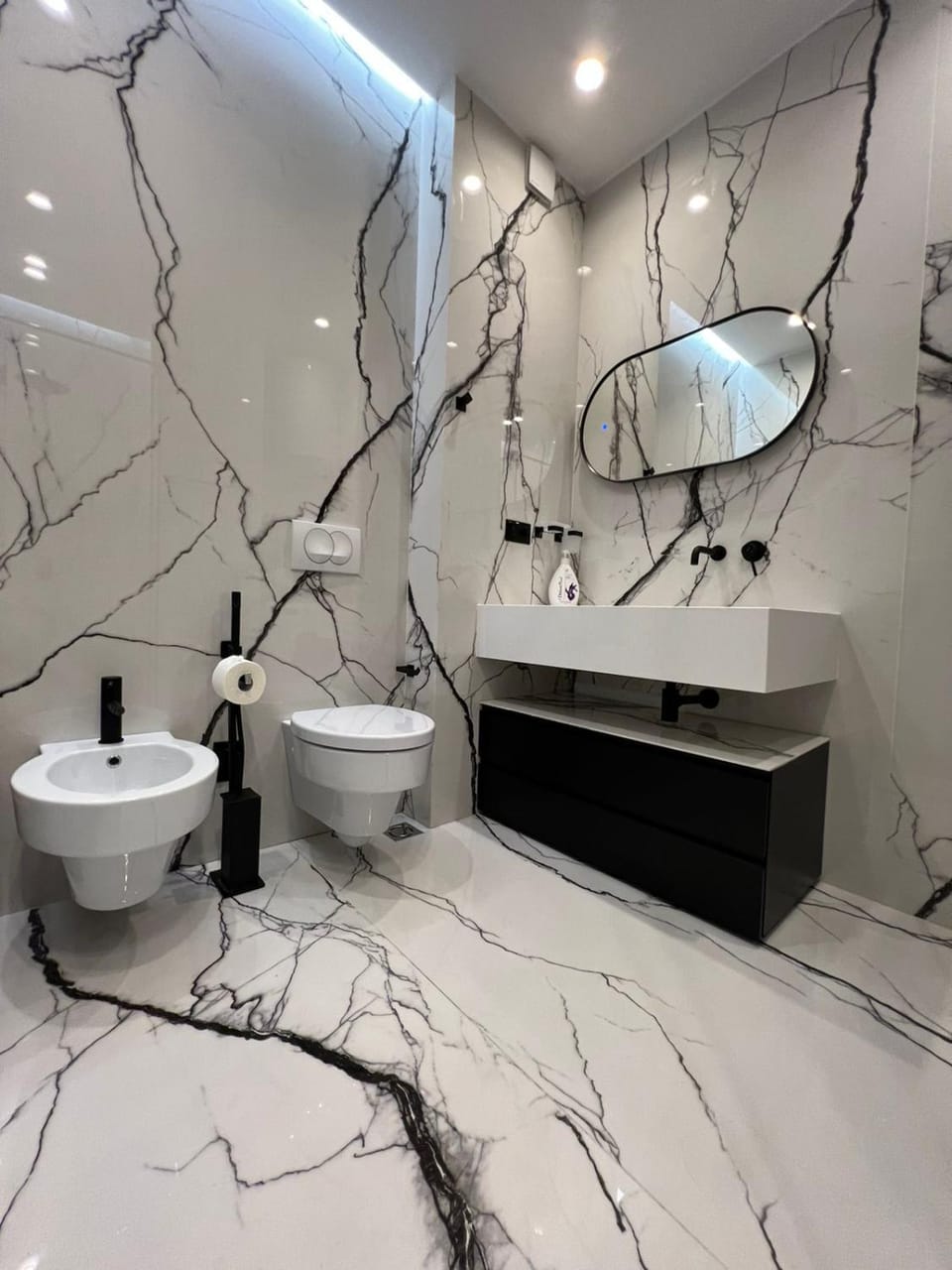 Shower, Toilet, Bathroom, bidet, towels
