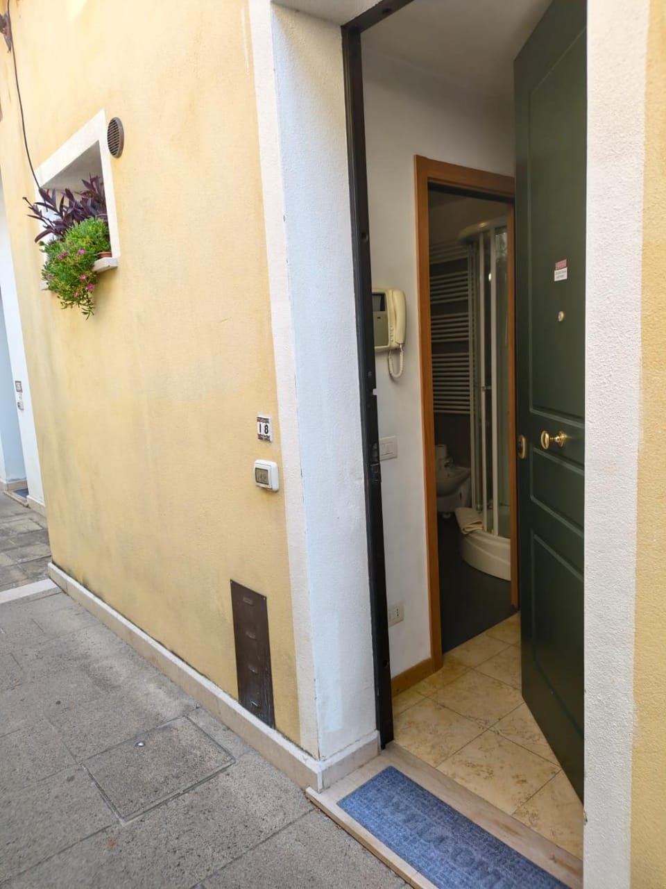 Rudy House Venice Apartment in Venice