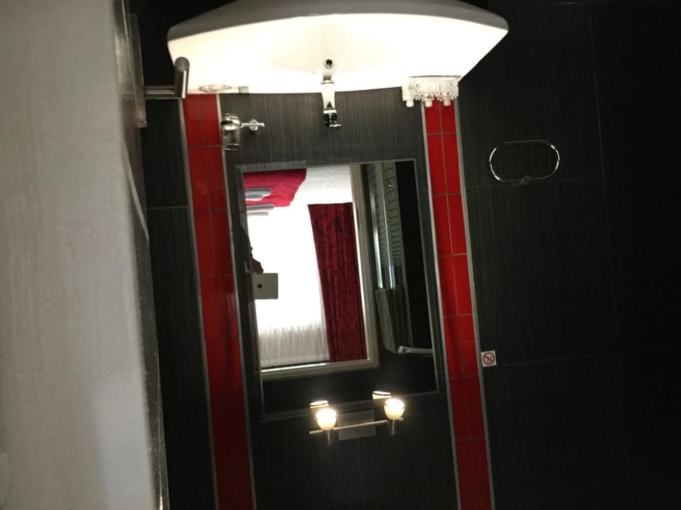 Goodey's Guesthouse Bed and Breakfast in Pretoria