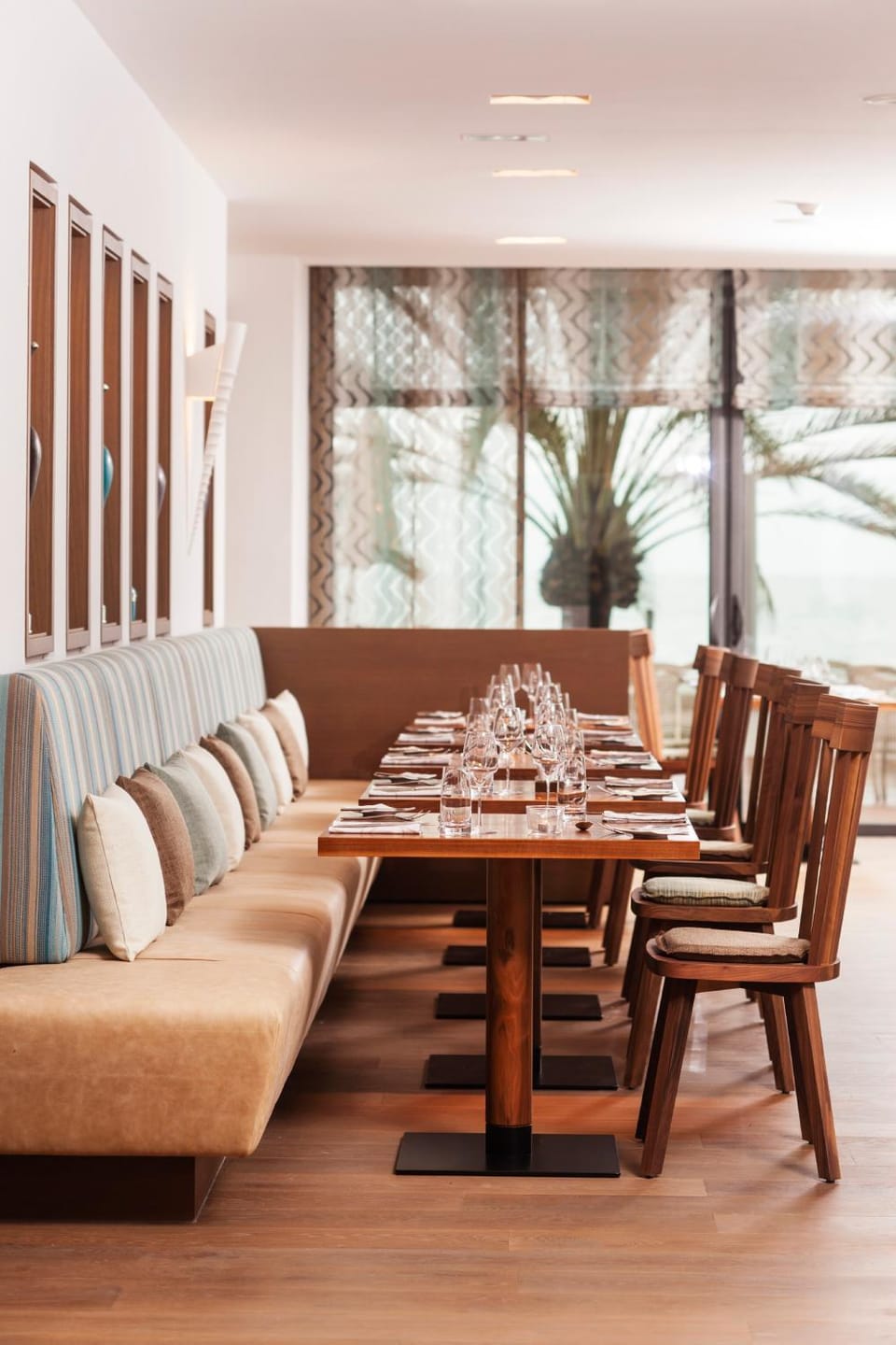 Restaurant/places to eat, Lounge or bar