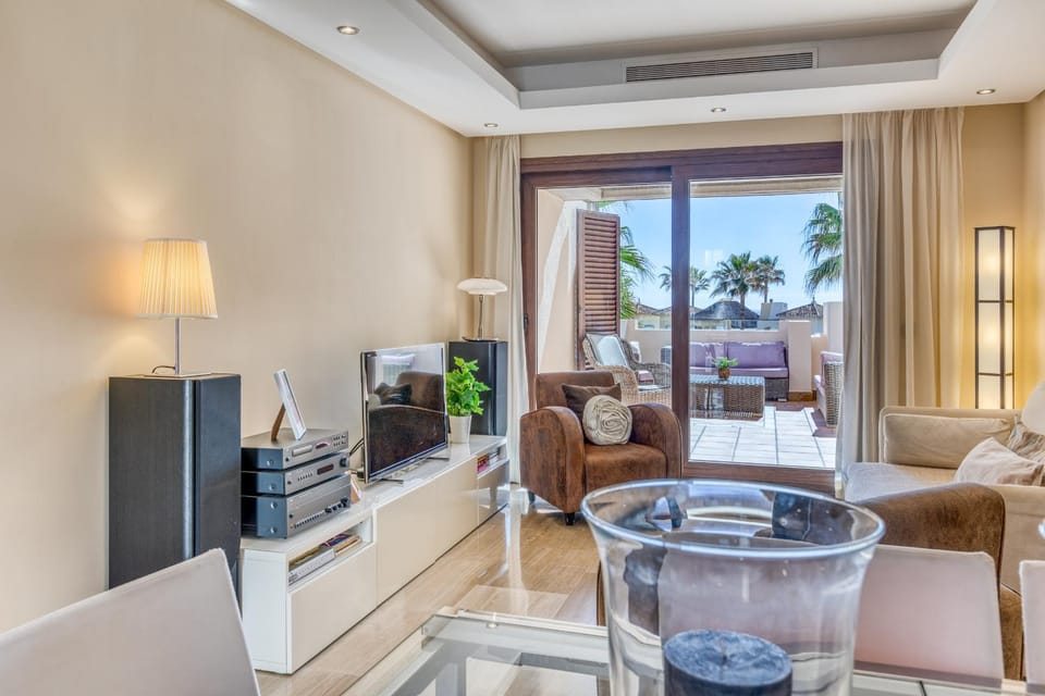 TV and multimedia, Living room, Dining area