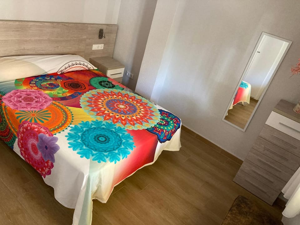 Photo of the whole room, Bedroom