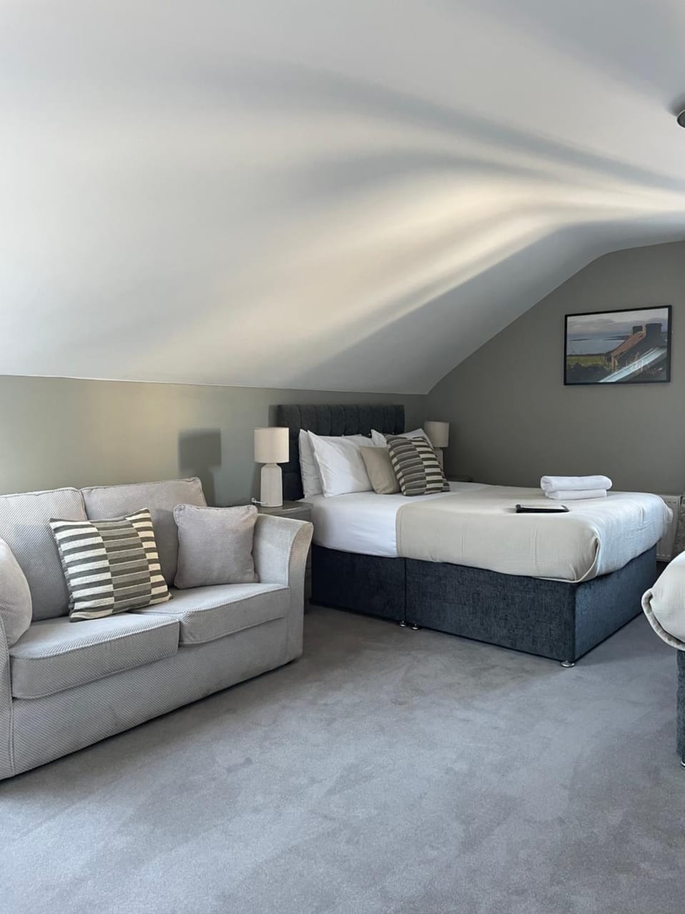 Photo of the whole room, Seating area, Bedroom