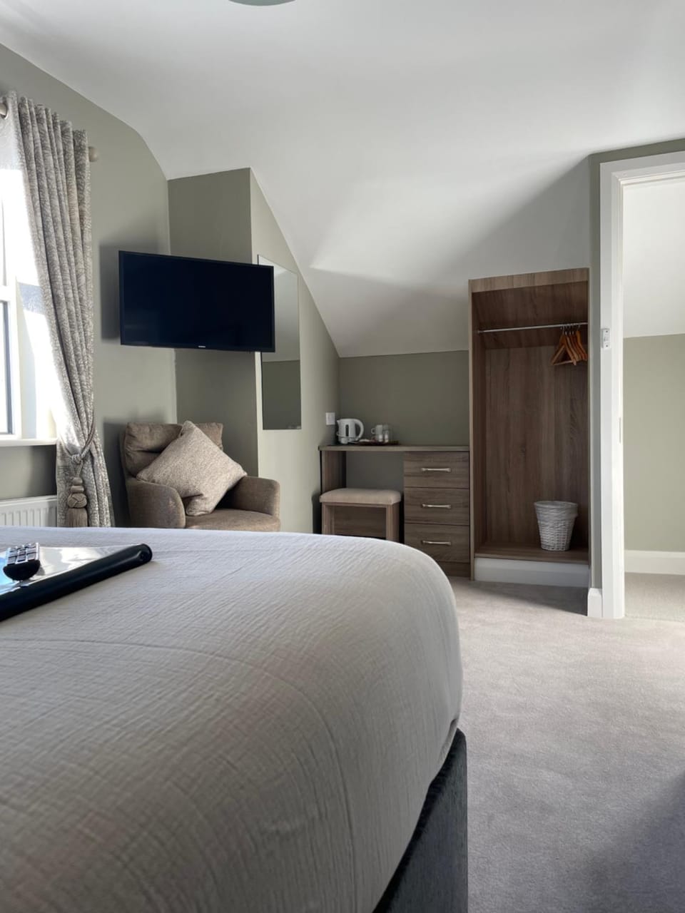 TV and multimedia, Photo of the whole room, Bedroom, wardrobe
