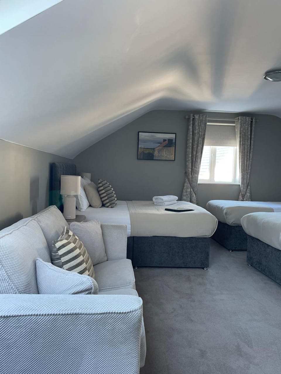 TV and multimedia, Photo of the whole room, Bedroom