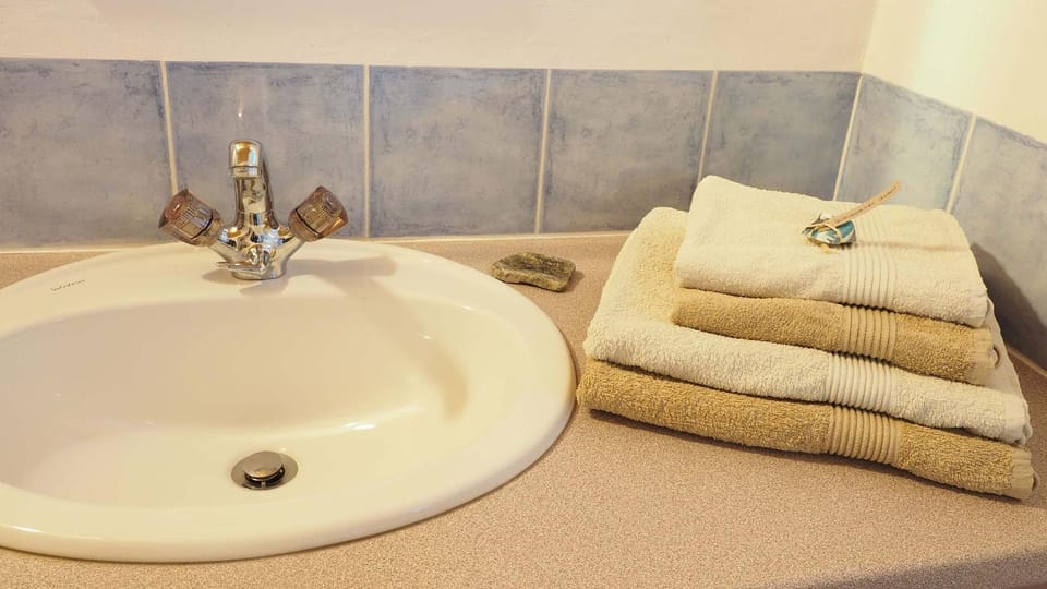 Bathroom, Decorative detail