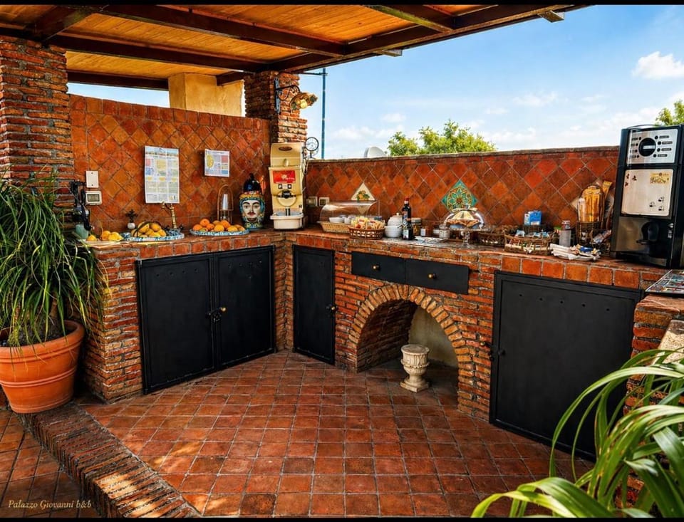 Palazzo Giovanni bed and breakfast Bed and Breakfast in Acireale