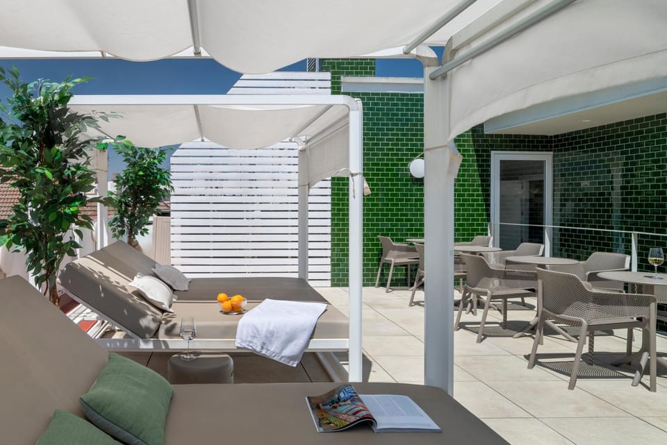 Day, Balcony/Terrace, sunbed