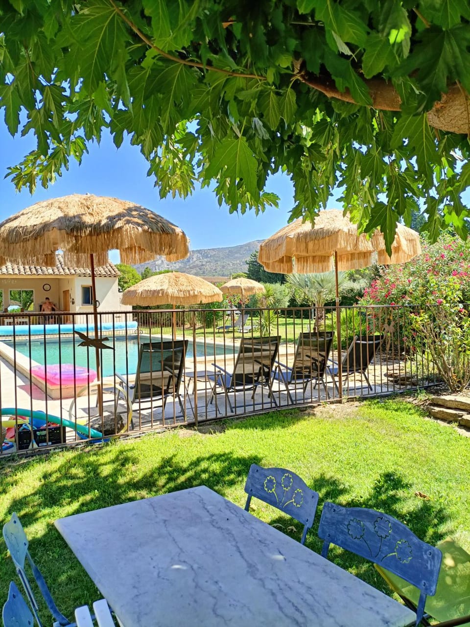Location 3 étoiles 2 ch, clim, piscine 11 x 5 à 500 m Luberon House in Cavaillon