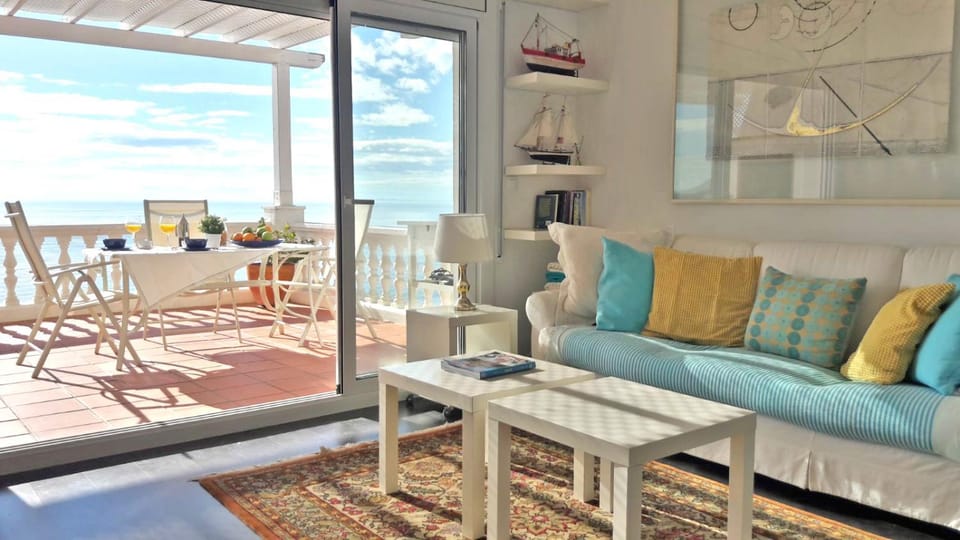Communal lounge/ TV room, Balcony/Terrace, Balcony/Terrace, Living room, Photo of the whole room, On site, Sea view, Sea view