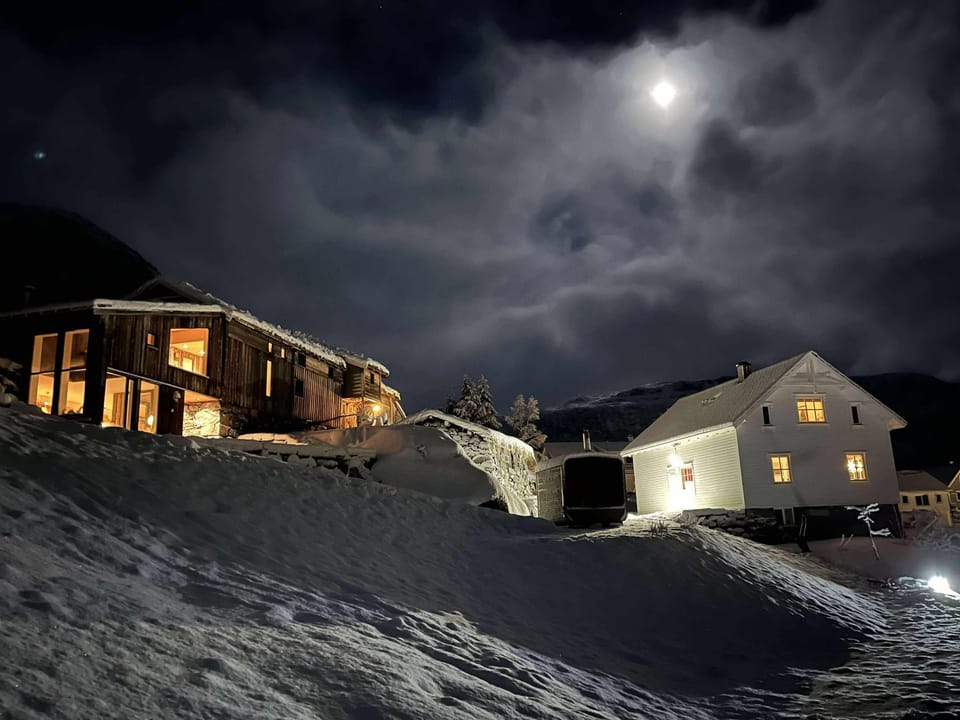 Ein heilt spesiell låve i Røldal House in Rogaland