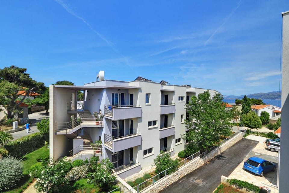 Property building, Day