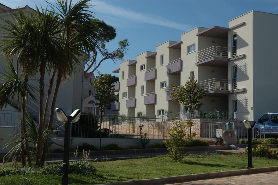Property building, Day