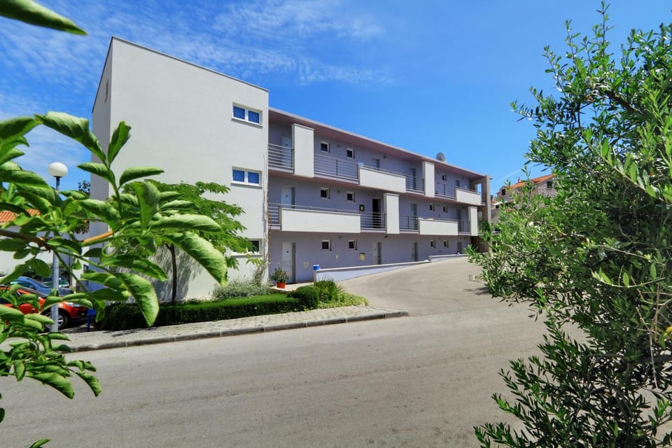 Property building, Day