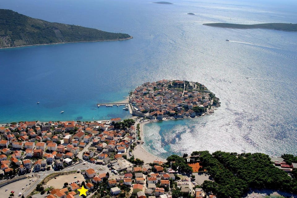 Nearby landmark, Restaurant/places to eat, Bird's eye view, Location