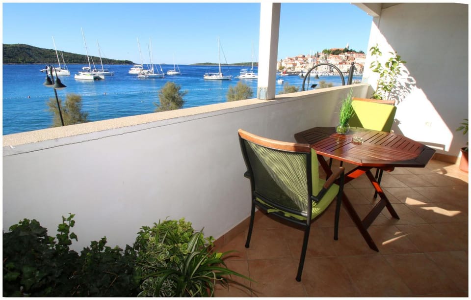 Property building, Day, Activities, View (from property/room), Balcony/Terrace, Seating area, Dining area, Sea view