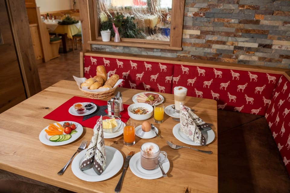 Dining area, Breakfast, Buffet breakfast