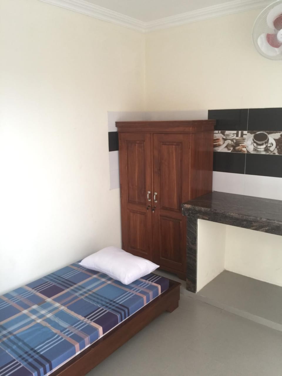 Photo of the whole room, Bedroom