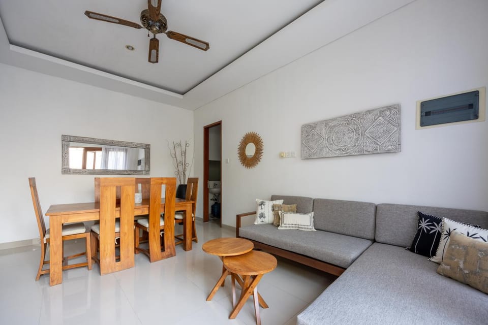 Property building, TV and multimedia, Living room, Seating area